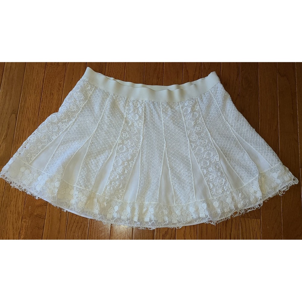 BCBGMAXAZRIA Size Large Mini Skirt White Lace Feminine Crochet Ivory Coquette